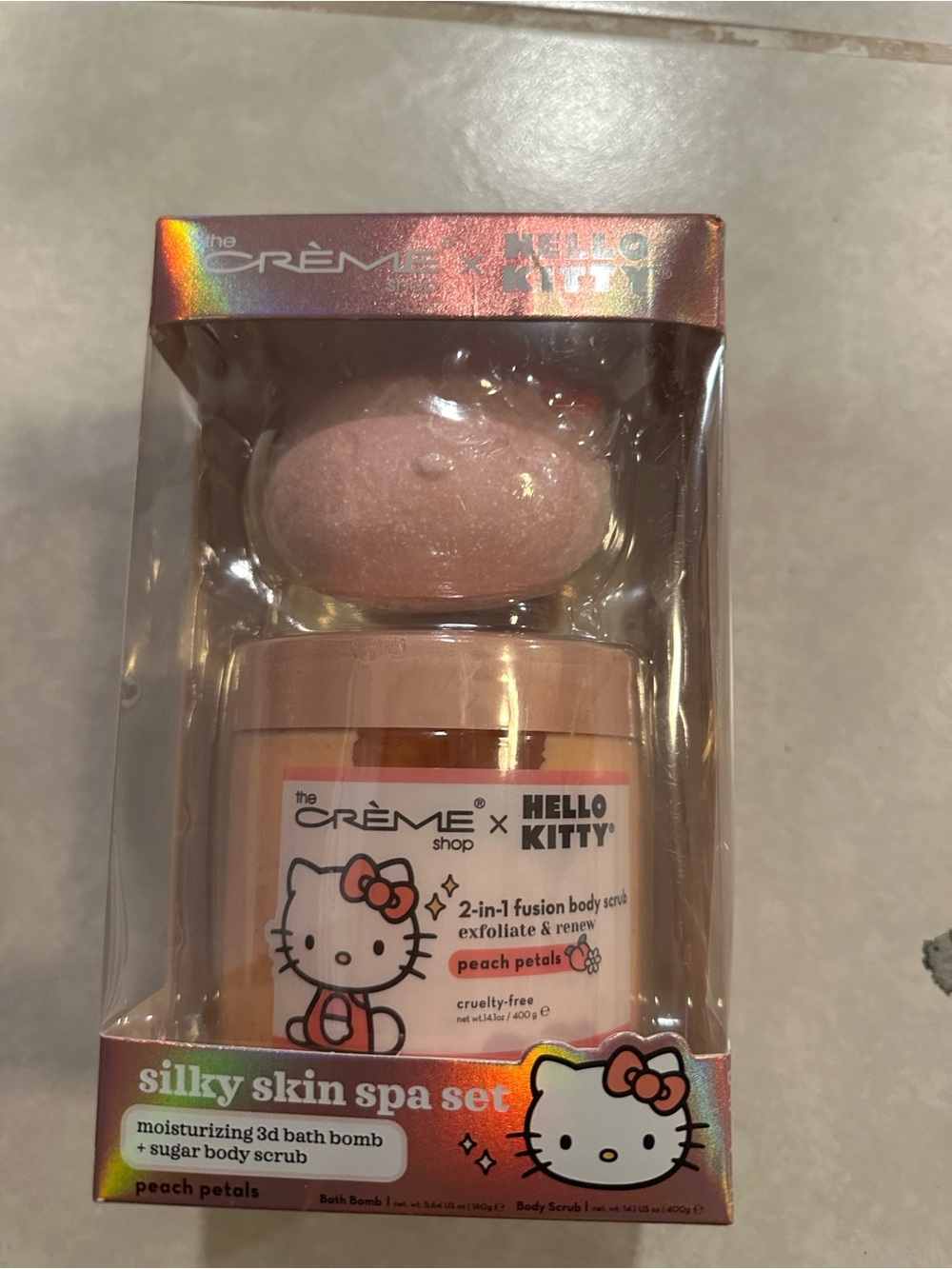 CRÈME Hello Kitty silky Skin spa set bath bomb & sugarBody  Scrub - Picture 3 of 5